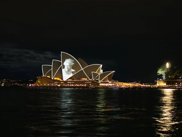 Una Imagen Majestad Iluminó Las Velas Ópera Sydney Australia — Foto de Stock