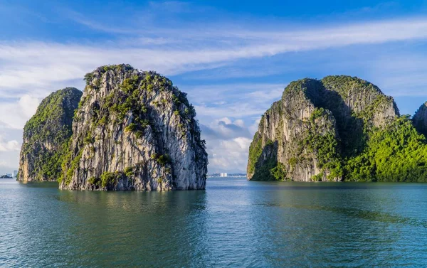 Belle Formazioni Rocciose Con Vista Sul Paesaggio Long Bay Vietnam — Foto Stock