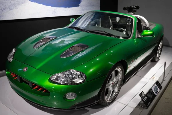 James Bond Green 2002 Jaguar Xkr Cabrio — Stockfoto