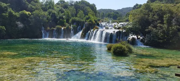晴れた日にクロアチアの国立公園Krkaの滝 — ストック写真