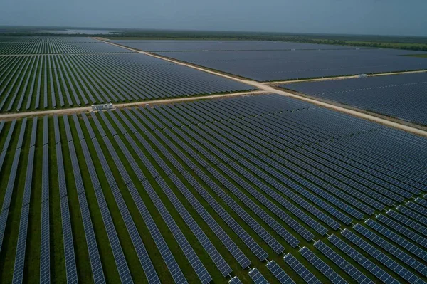Aerial View Vast Solar Energy Farm Lots Solar Panels Renewable — Stock Photo, Image
