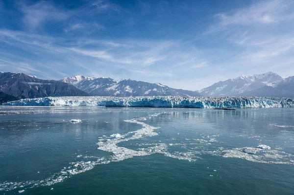 Grande Lago Congelado Com Geleiras Montanhas Fundo Dia Ensolarado — Fotografia de Stock