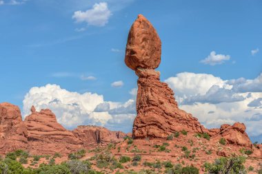 Arches Ulusal Parkı 'ndaki Dengeli Kaya