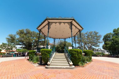 Los Angeles, Olvera Plaza 'da bir çardak.