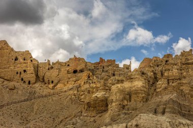 Zanda İlçesi, Ali Bölgesi, Tibet, Çin 'deki antik bir mimari alanın eşsiz manzarası.