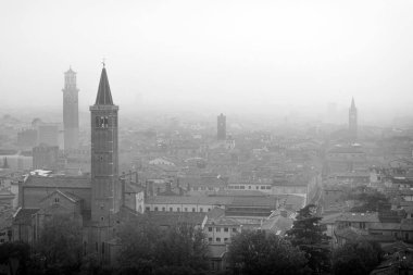 İtalya, Verona üzerinde güzel bir sis manzarası