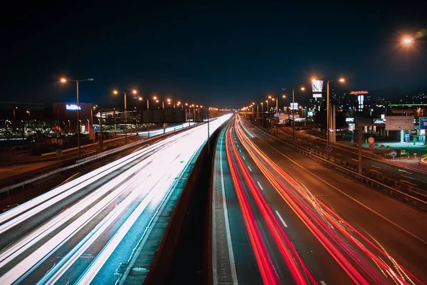 Een Lange Exposure Shot Van Auto Lichten Straten Nachts — Stockfoto