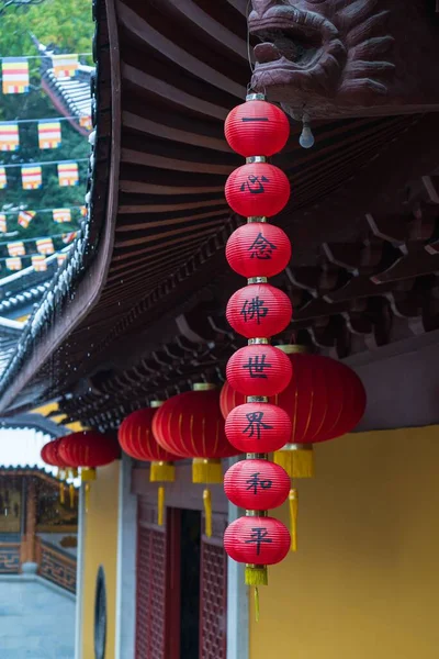 Историческое Здание Китайскими Фонарями — стоковое фото