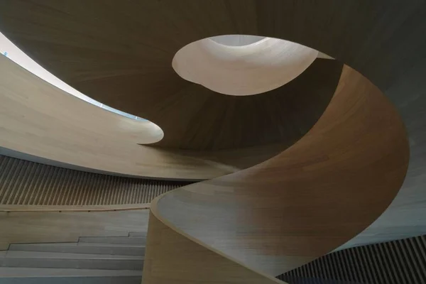 Belo Tiro Uma Escadaria Moderna Madeira Futurista Oval — Fotografia de Stock