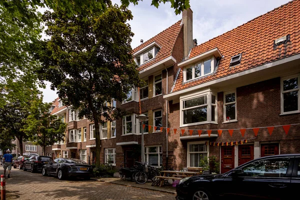 Wohnhäuser Der Hauptstadt Amsterdam Mit Außenfassade Und Typisch Holländischem Stil — Stockfoto