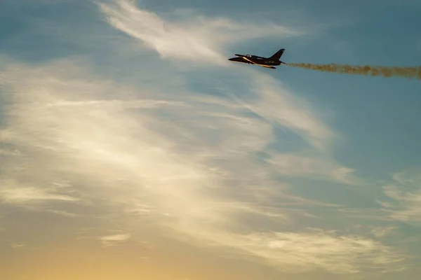 Прекрасный Вид Самолеты Летящие Небе Время Заката — стоковое фото