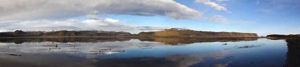 Μια Πανοραμική Θέα Των Όμορφων Βουνών Φθινόπωρο Στην Ισλανδία — Φωτογραφία Αρχείου