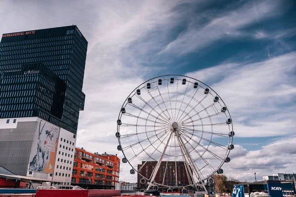 Umadum Ferris Wheel Surrounded Modern Buildings Germany — Stock Photo, Image