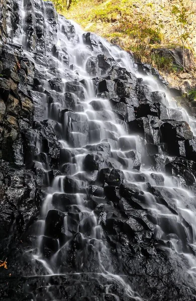 山の滝の風景 — ストック写真