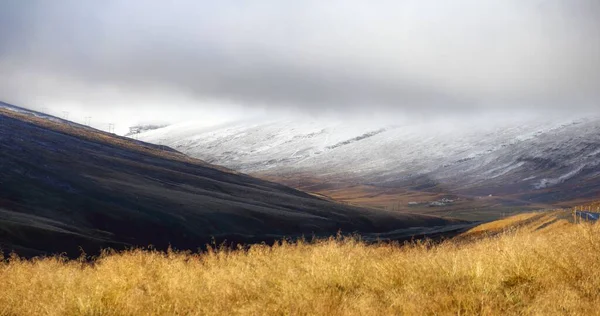 Beautiful Scenery Epic Landscape Mountain Slope Foggy Sky Autumn Iceland — Stock Photo, Image