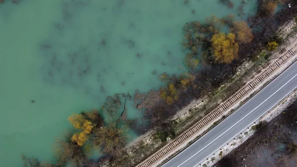 モンテネグロのSkadar湖と空の道路の美しい景色 — ストック写真