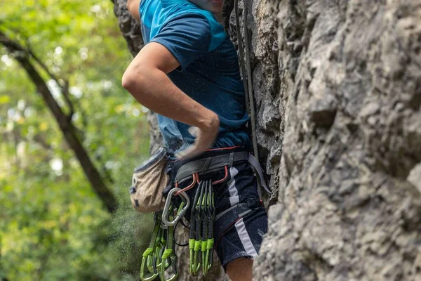 Male Lead Climber Equipment Climbing Cliff — Stock Photo, Image