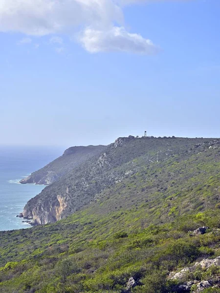 포르투갈 해안의 아래푸른 초목으로 인상적 — 스톡 사진