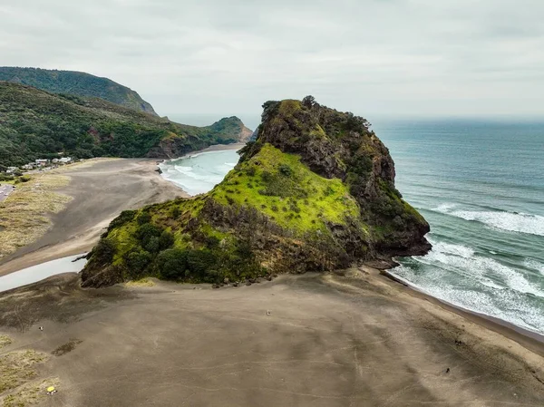 Aerial View Lion Rock Piha Beach Cloudy Sky Background Auckland — Stock Photo, Image