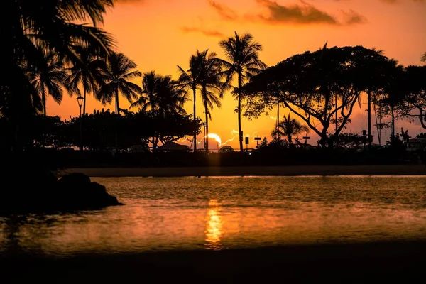Ein Malerischer Blick Auf Einen Lebhaften Sonnenuntergang Bewölkten Himmel Mit — Stockfoto
