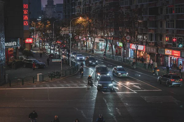 Çin Şangay Bölgesindeki Tang Qiao Bölgesinde Gece Vakti Çekilmiş Arabaların — Stok fotoğraf
