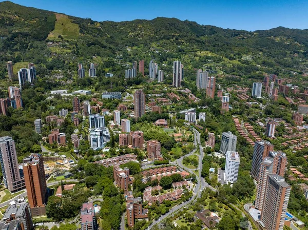 Een Hoge Hoek Van Prachtige Medellin Colombia Poblado Tijdens Dag — Stockfoto