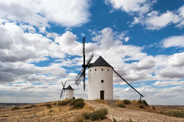 Вітряні Млини Проти Хмарного Неба Кастилія Манча Іспанія — стокове фото