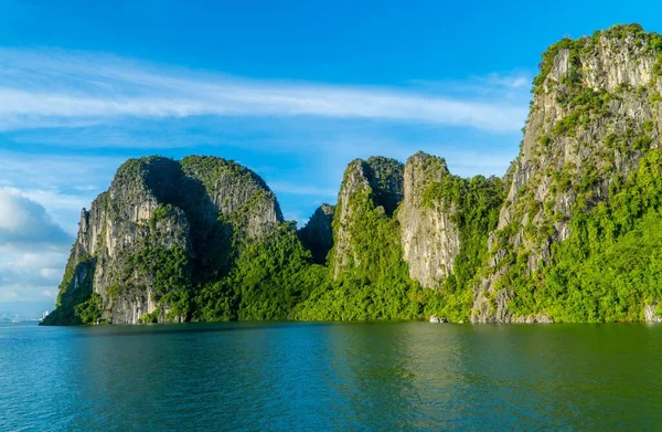 Schöne Felsformationen Mit Blick Auf Die Landschaft Long Bay Vietnam — Stockfoto