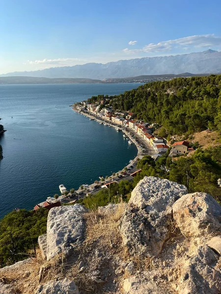 Vertikal Bild Den Lilla Staden Novigrad Kroatien Stranden Havet Solig — Stockfoto
