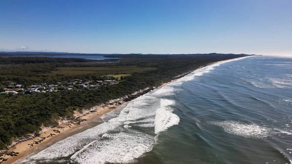 Widok Lotu Ptaka Fale Łamiące Zieleń Plaża Zabudowaniami Nowej Południowej — Zdjęcie stockowe