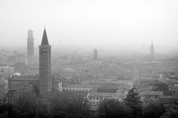 Une Belle Vue Sur Brouillard Sur Vérone Italie — Photo