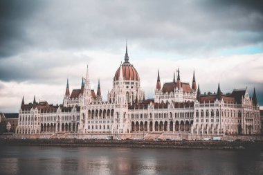 Budapeşte 'deki muhteşem Macar Parlamento Binası