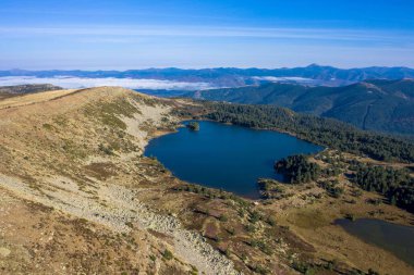 İspanya, Burgos 'taki Neila Lagoons Doğal Parkı' nın insansız hava aracı görüntüsü.
