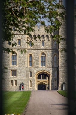 İngiltere 'nin Berkshire ilçesindeki Windsor Kalesi kraliyet konutunun dikey bir tablosu.