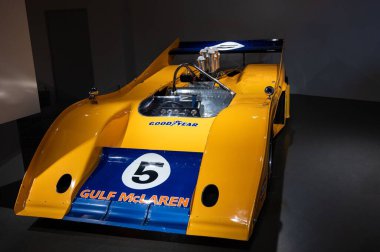 Klasik sarı Can-AM 1972 McLaren M2 yarış arabası