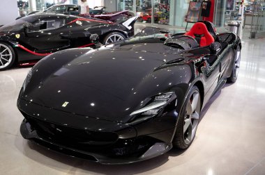 Güçlü 2020 Ferrari Monza SP1 süper arabası