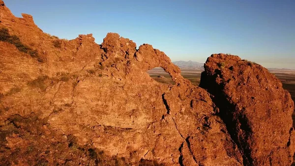 Eine Luftaufnahme Eines Lochs Auf Einer Gigantischen Felsformation Vor Dem — Stockfoto