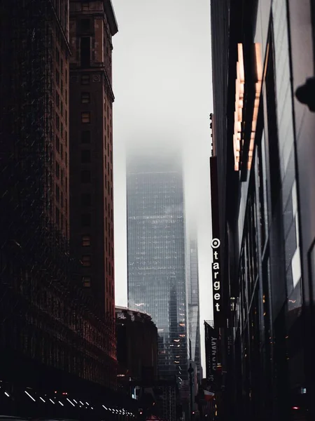 뉴욕의 거리에 건물들의 — 스톡 사진