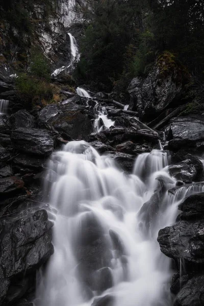 Függőleges Hosszú Expozíciós Felvétel Umbal Falls Tirol Ausztria — Stock Fotó