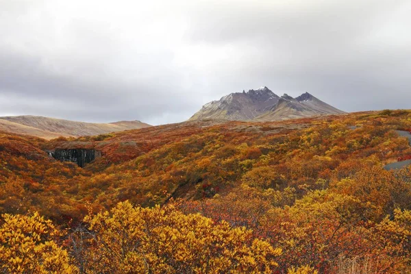 Hermoso Paisaje Paisaje Montaña Islandia Durante Otoño — Foto de Stock
