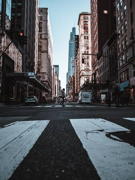 Uno Scatto Verticale Una Strada Tra Edifici New York — Foto Stock