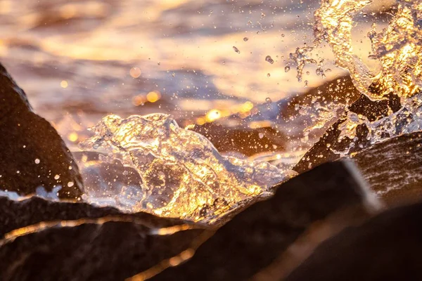 海の波が飛び交う美しい景色 — ストック写真