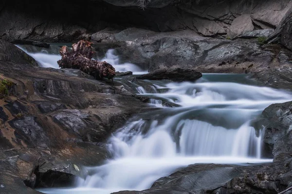 Uma Longa Exposição Tiro Uma Cachoeira Perfeito Para Papéis Parede — Fotografia de Stock