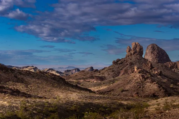 Una Cordillera Desierto Arizona Con Paisaje Nublado Fondo — Foto de Stock