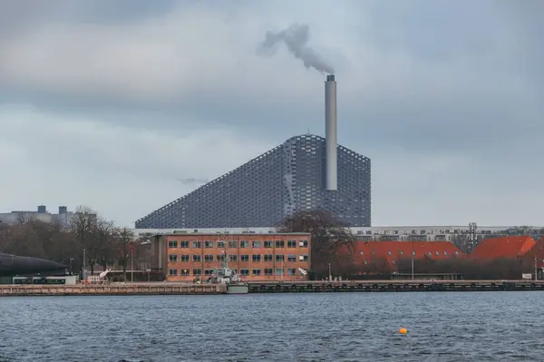 Άποψη Ενός Εργοστασίου Κοντά Στη Λίμνη Της Κοπεγχάγης Δανία — Φωτογραφία Αρχείου