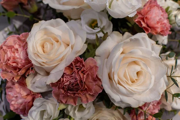 Çiçek Buketinin Çıplak Renkleriyle Yakın Plan Bir Fotoğrafı — Stok fotoğraf