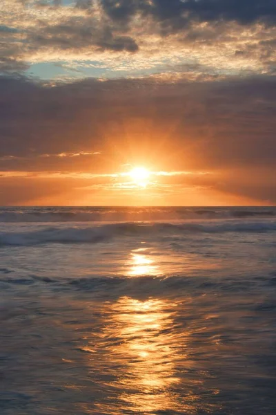 Krásný Výhled Oceánskou Vodu Při Západu Slunce — Stock fotografie