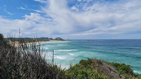 Uma Paisagem Heaads Traição Cercada Pelo Mar Vegetação Austrália — Fotografia de Stock