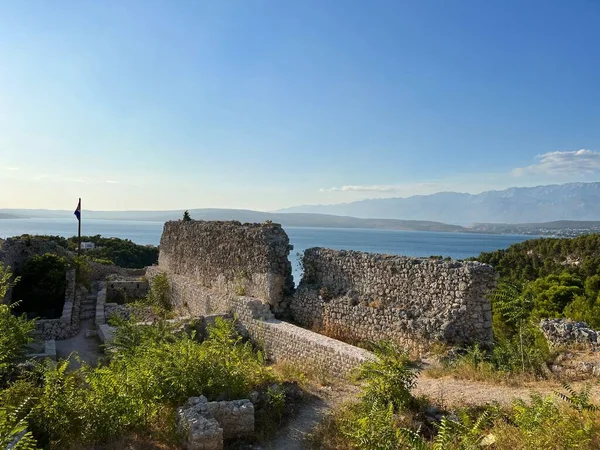 Een Oud Kasteel Stad Novigrad Kroatië Met Kalme Zee Achtergrond — Stockfoto