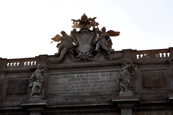 Detailní Záběr Monumentální Fasády Slavné Fontány Trevi Římě — Stock fotografie